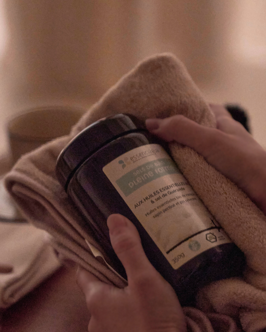 南法Essenciagua芳療沐浴鹽，布列塔尼 Guérande與精油的「水療級芳療配方」—富含鎂與 80+ 微量礦物，無人工香料、色素