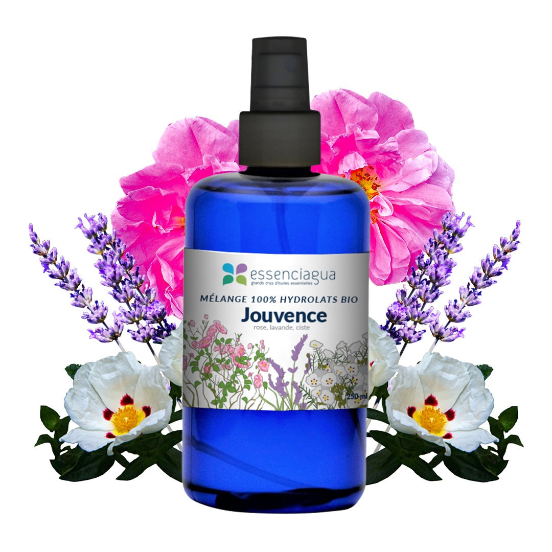 南法純露/精油 Essenciagua 法國洛澤爾芳療逆時綻放複方純露(透澤煥亮·熟齡肌)，結合玫瑰、岩薔薇、薰衣草的修護與潤澤特性，以法國泉水蒸餾，為成熟肌提供自然的光采與柔潤。